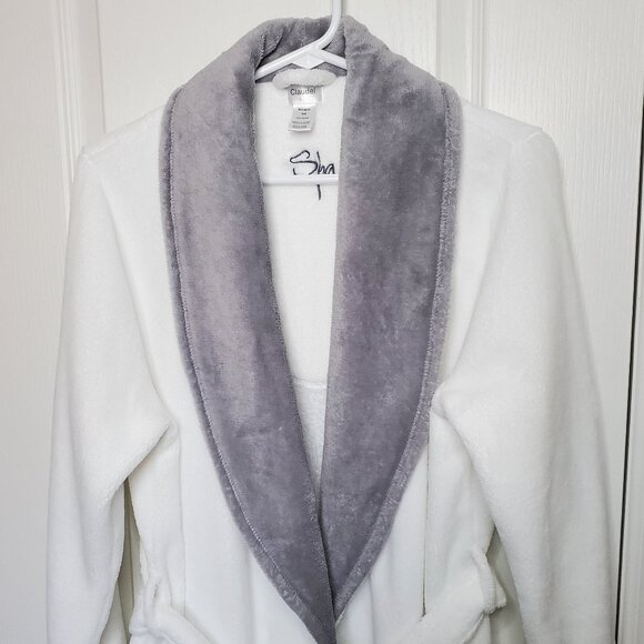 Claudel Soft Plush Spa Robe White with Gray Trim Size M - Picture 3 of 5